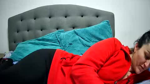 Mikyloveu online show from 24, 2, 2025