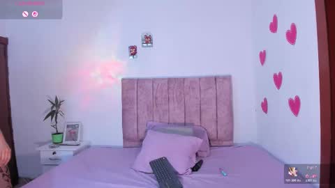 Snapshot of mila_1wood chatting on 14, 11, 2025 mila_1wood online show from 14, 11, 2025