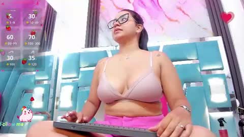 Snapshot of mila_clum chatting on 13, 6, 2026 Camila online show from 13, 6, 2026