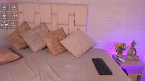 Mila Hudson  online show from 25, 6, 2026