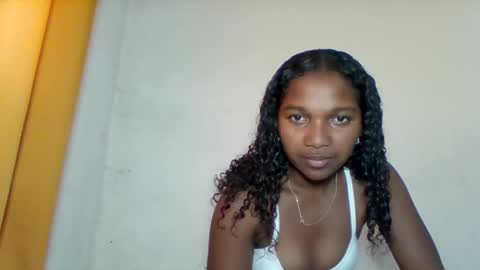 mila_lunah online show from 15, 4, 2026