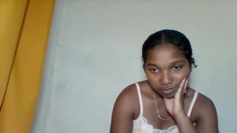 mila_lunah online show from 16, 4, 2026