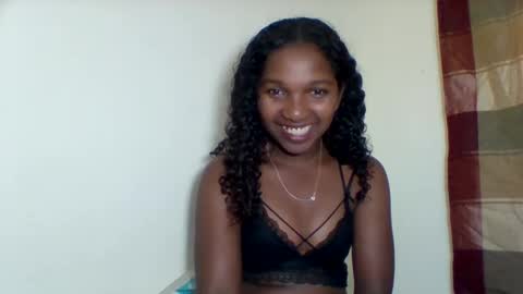 mila_lunah online show from 22, 4, 2026