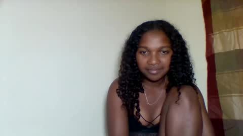 mila_lunah online show from 22, 4, 2026