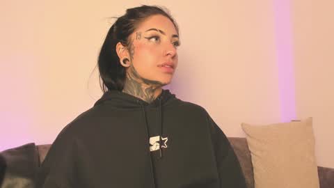     online show from 17, 1, 2025