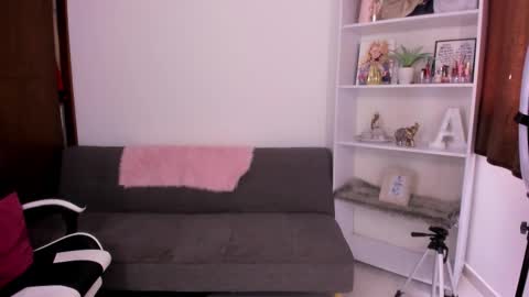 Snapshot of mila_violet chatting on 19, 9, 2025 Mila online show from 19, 9, 2025