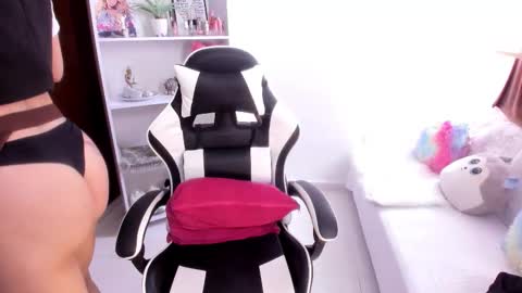 Snapshot of mila_violet chatting on 30, 10, 2025 Mila online show from 30, 10, 2025