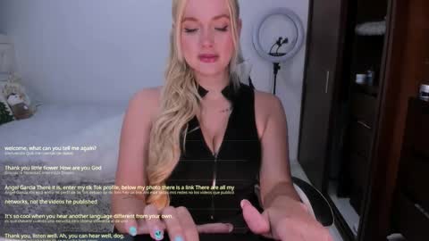 Snapshot of mila_violet chatting on 1, 12, 2025 Mila online show from 1, 12, 2025