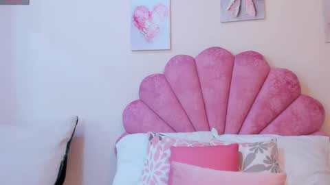 mila online show from 19, 5, 2026
