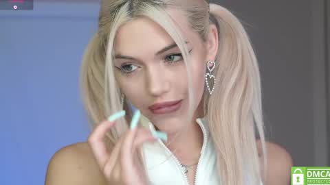 Mila and u can call me sweet bunny online show from 2, 5, 2026