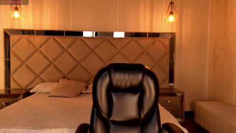 Mila online show from 13, 5, 2026