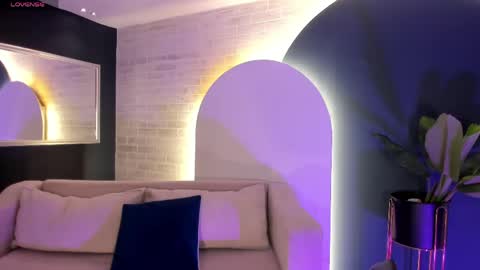 Snapshot of milalawrence_ chatting on 17, 4, 2026 Mila online show from 17, 4, 2026