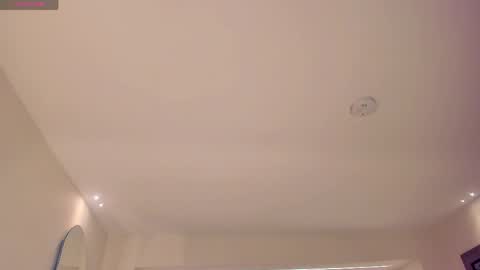 Snapshot of milalawrence_ chatting on 22, 4, 2026 Mila online show from 22, 4, 2026