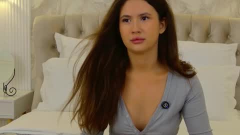 milaleoneli online show from 7, 10, 2025