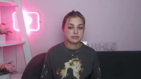 Snapshot of milanaangelas chatting on 24, 11, 2025 milanaangelas online show from 24, 11, 2025