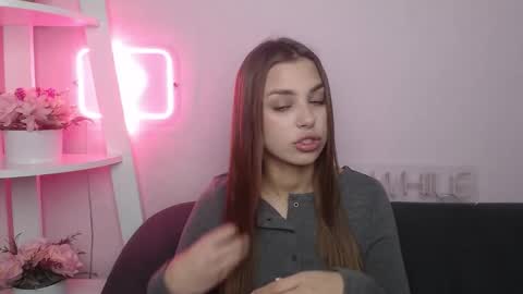 Snapshot of milanaangelas chatting on 14, 12, 2025 milanaangelas online show from 14, 12, 2025