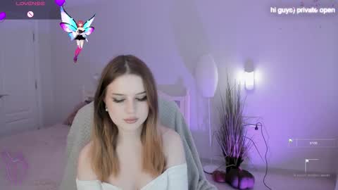 milanamoons online show from 2, 11, 2025