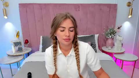 Mia online show from 5, 7, 2026