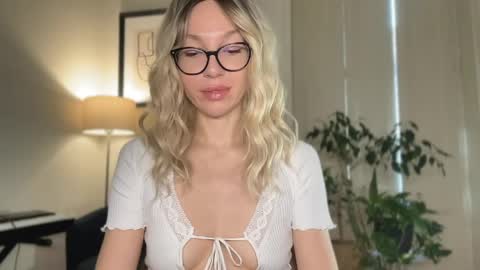 Mila online show from 30, 4, 2026