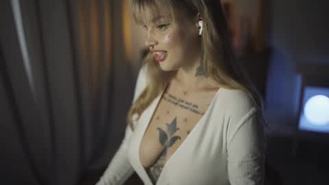 Snapshot of mileeena chatting on 26, 6, 2026 M Telegram mamagotachannel online show from 26, 6, 2026