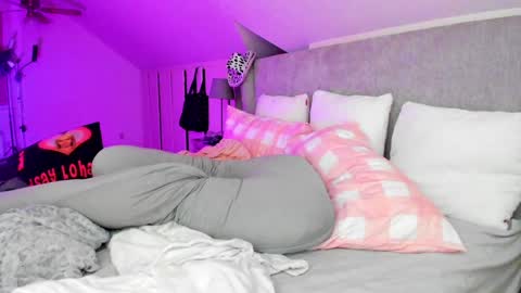 Snapshot of mileenakane chatting on 14, 10, 2025 ALL MY LINKS - online show from 14, 10, 2025