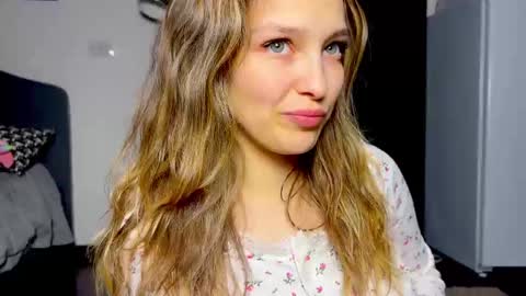 mileyy_cute online show from 15, 3, 2026