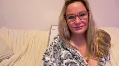 MIlf Goddess online show from 8, 3, 2025