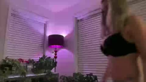 MIlf Goddess online show from 2, 5, 2026