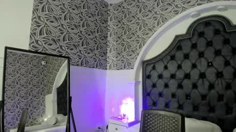 milf_march online show from 28, 4, 2026