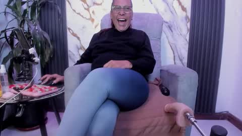 Snapshot of milf_sikiu chatting on 13, 5, 2026 milf sikiu online show from 13, 5, 2026