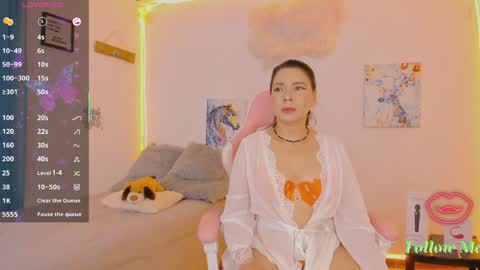 Aura  online show from 23, 5, 2026