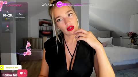 Snapshot of milfblondy chatting on 1, 10, 2025 Ingrid online show from 1, 10, 2025