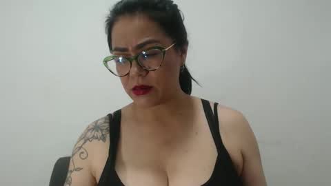Snapshot of milfcamila367608 chatting on 23, 10, 2025 camila online show from 23, 10, 2025