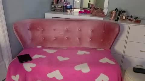 Snapshot of milfmommy100 chatting on 7, 8, 2026 mommy milf online show from 7, 8, 2026