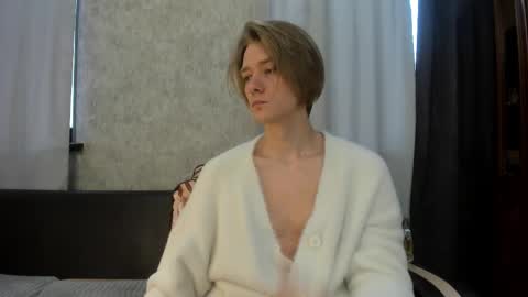 Snapshot of milkiwy chatting on 14, 12, 2025 Isaac online show from 14, 12, 2025