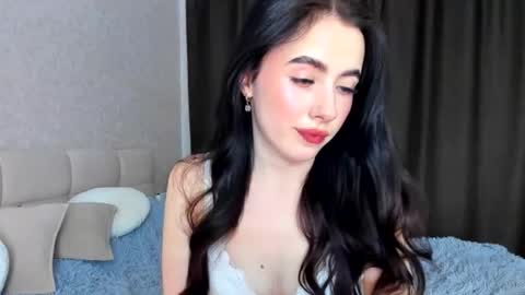 milla moore online show from 28, 10, 2025