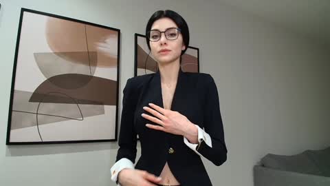 milla bella online show from 13, 12, 2025