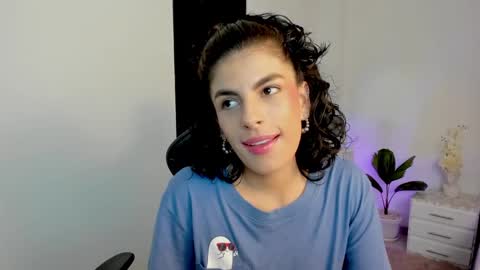 Snapshot of milla_pixxie chatting on 7, 12, 2024 Milagros online show from 7, 12, 2024