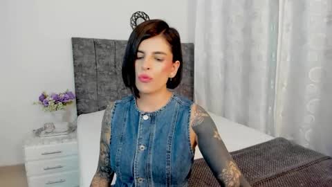 Snapshot of milla_pixxie chatting on 21, 12, 2025 Milagros online show from 21, 12, 2025