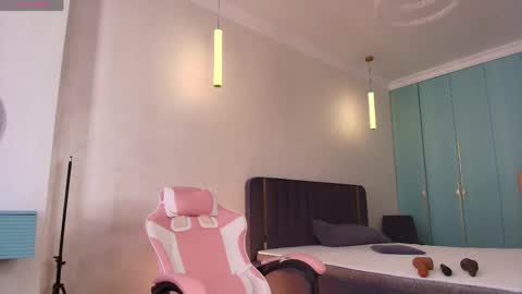 millaa_bella online show from 28, 4, 2026