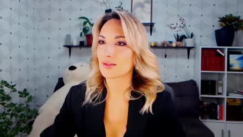 Snapshot of millaxqueen chatting on 15, 11, 2025 MillaXQueen online show from 15, 11, 2025