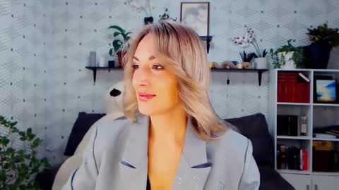 Snapshot of millaxqueen chatting on 25, 11, 2025 MillaXQueen online show from 25, 11, 2025