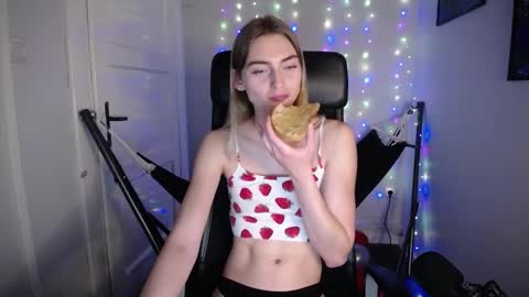 Snapshot of millie_lacroix chatting on 27, 12, 2024 millie_lacroix online show from 27, 12, 2024