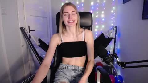 Snapshot of millie_lacroix chatting on 20, 1, 2025 millie_lacroix online show from 20, 1, 2025