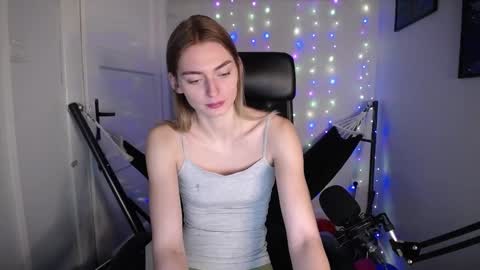 Snapshot of millie_lacroix chatting on 22, 1, 2025 millie_lacroix online show from 22, 1, 2025