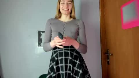 Snapshot of millie_lacroix chatting on 20, 4, 2026 millie_lacroix online show from 20, 4, 2026