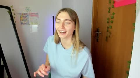 Snapshot of millie_lacroix chatting on 18, 5, 2026 millie_lacroix online show from 18, 5, 2026