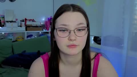 Snapshot of milliedoll chatting on 14, 10, 2025 Millie online show from 14, 10, 2025