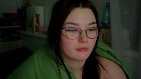 Snapshot of milliedoll chatting on 19, 10, 2025 Millie online show from 19, 10, 2025