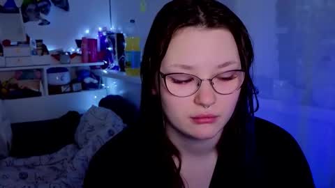 Snapshot of milliedoll chatting on 8, 11, 2025 Millie online show from 8, 11, 2025